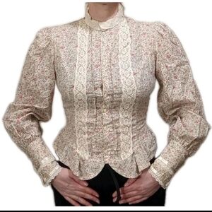 Gunnesax Vintage  Cream Floral Lace Trim  Blouse